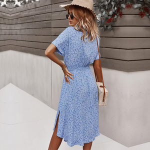 Geblümtes Midikleid mit Bindegürtel