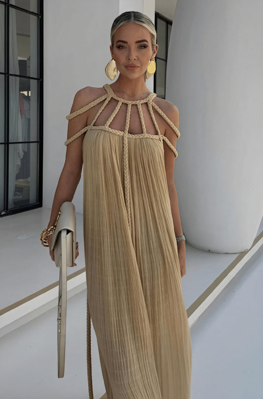 Fließendes Kleid mit besonderem Halter-Design