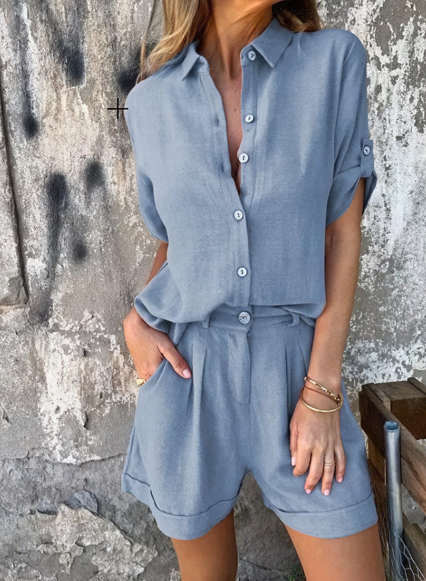 Sommerliches Ensemble: Stil und Komfort vereint