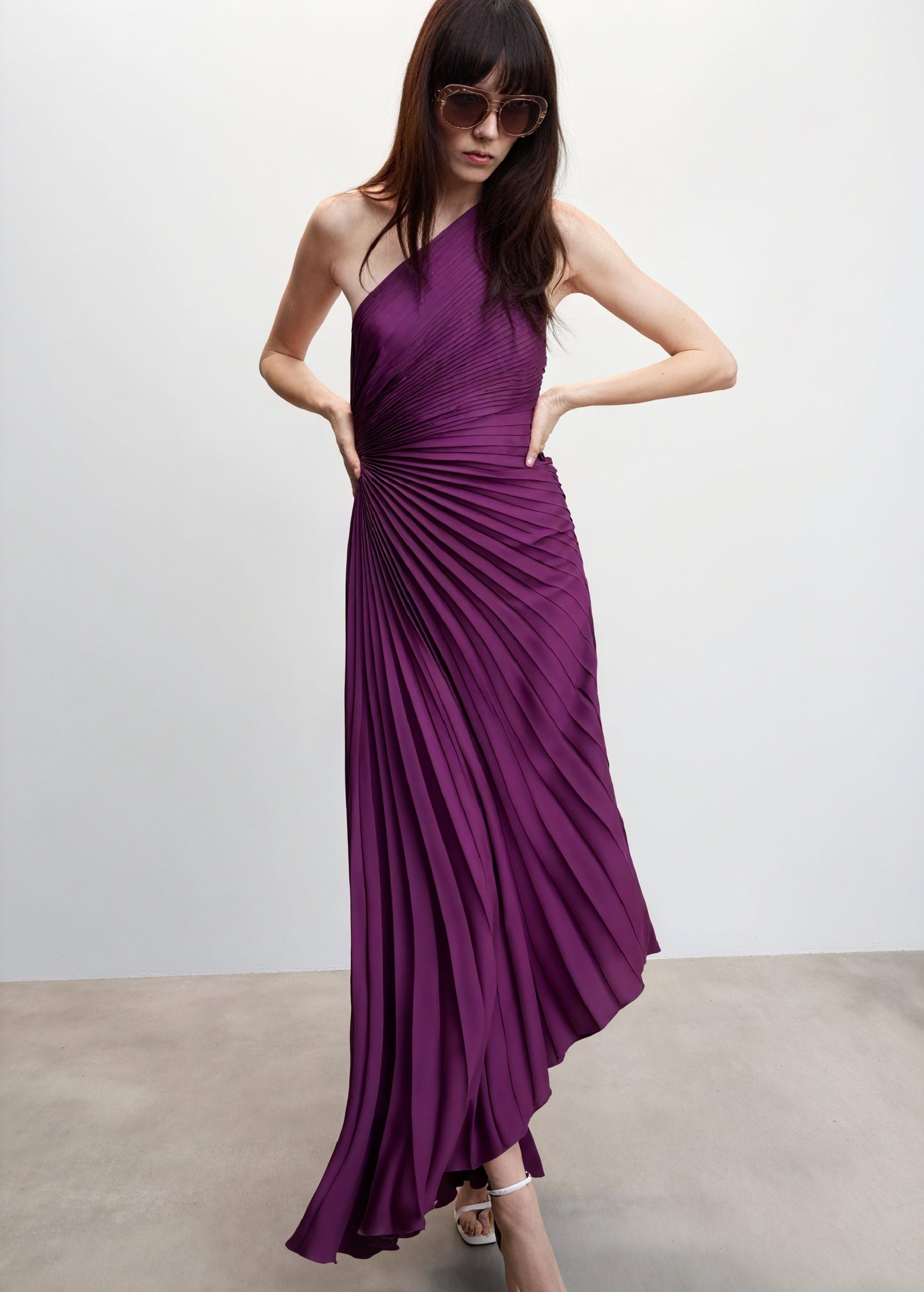 Damen Kleid – One-Shoulder, Plissierter Stoff, Asymmetrischer Saum, Elegant-83236-7848a536-1b43-4eff-9e1c-8d3b98e1f917