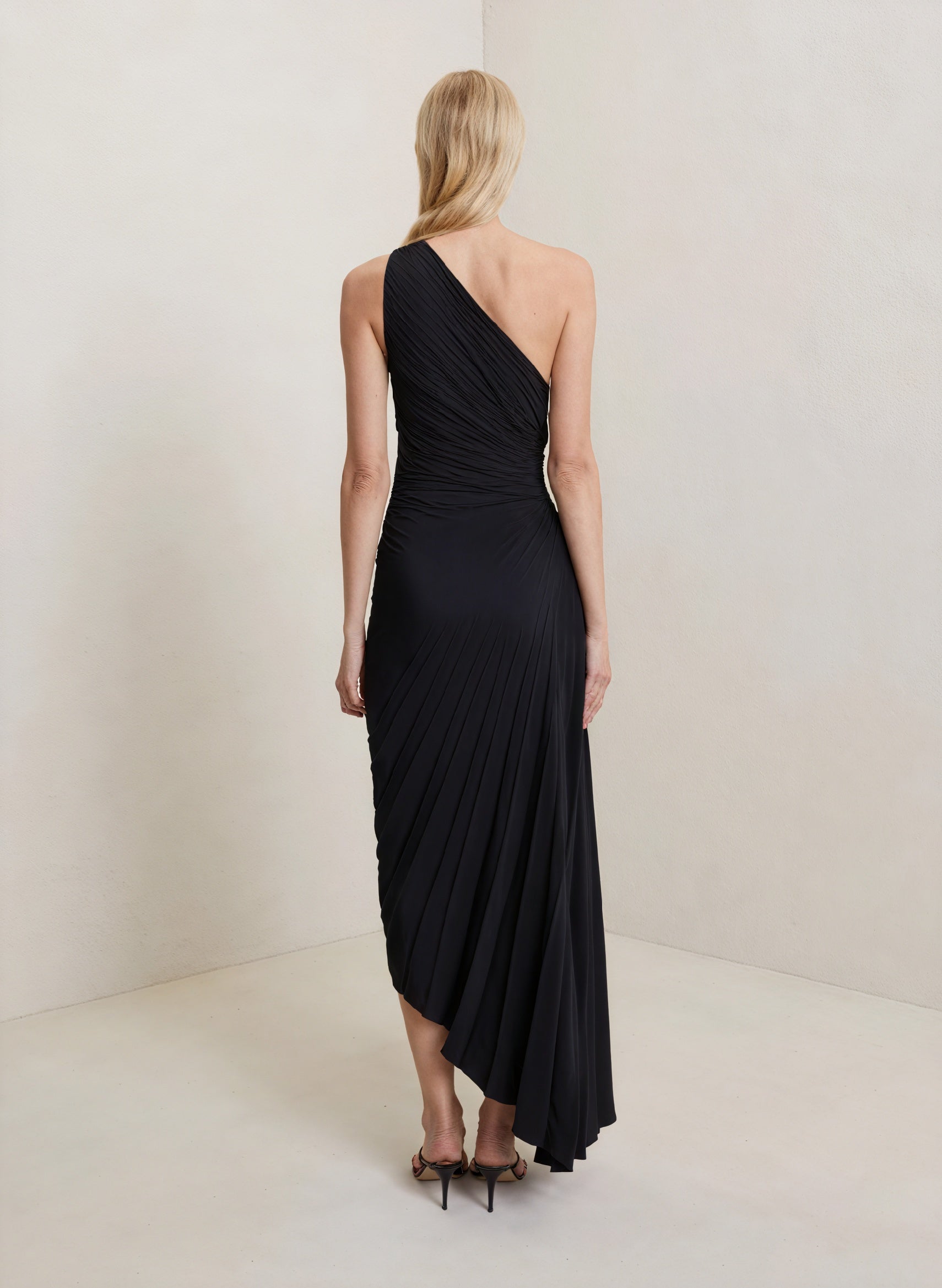 Damen Kleid – One-Shoulder, Plissierter Stoff, Asymmetrischer Saum, Elegant-83236-9623e261-924c-416f-9ff4-4aa2dcde91a6