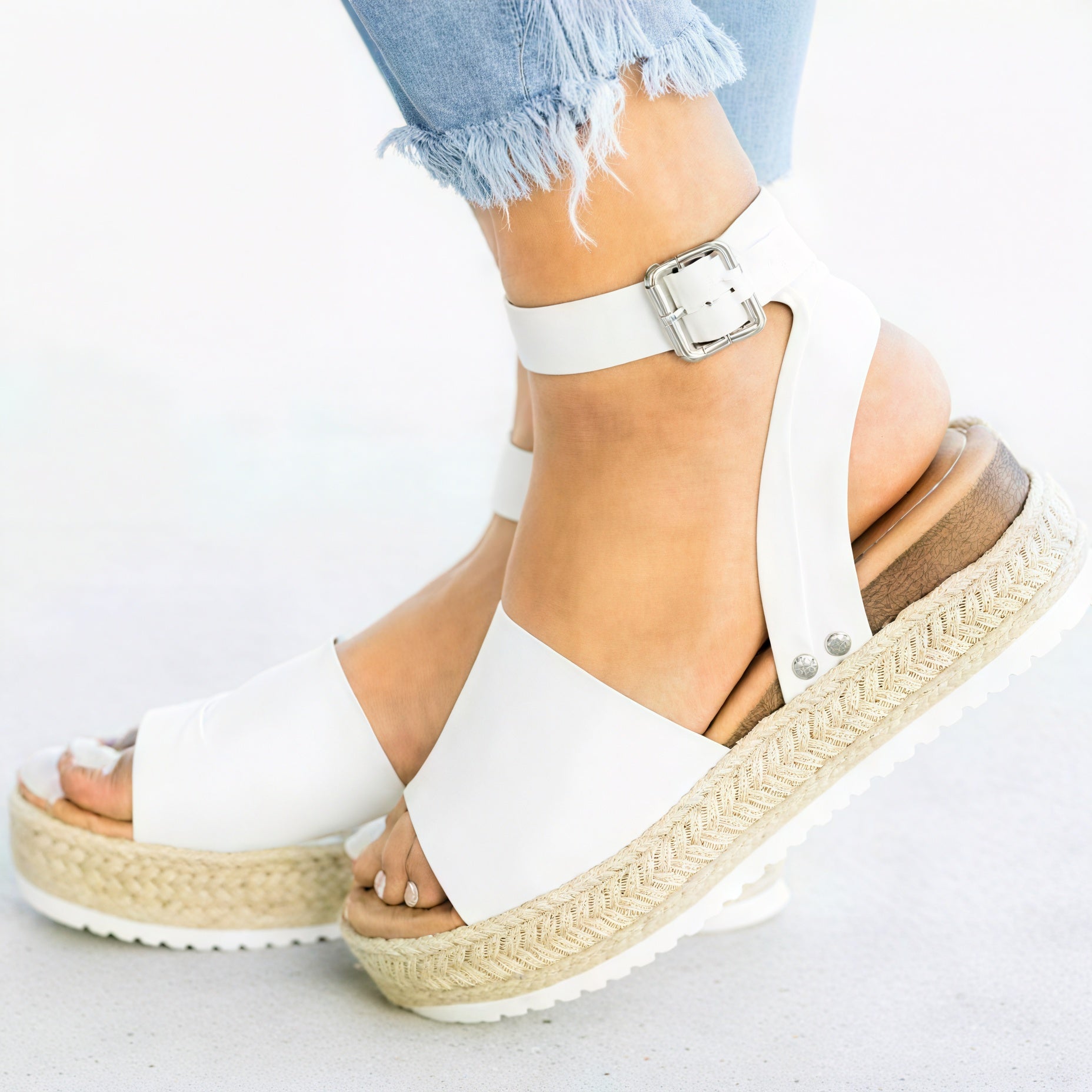 Plateau-Espadrille Sandalen mit Knöchelriemen, offener Spitze und Jute-Sohle für Sommer-Looks-83252-99f71545-efc9-4758-8629-1e8ac1f4aadd