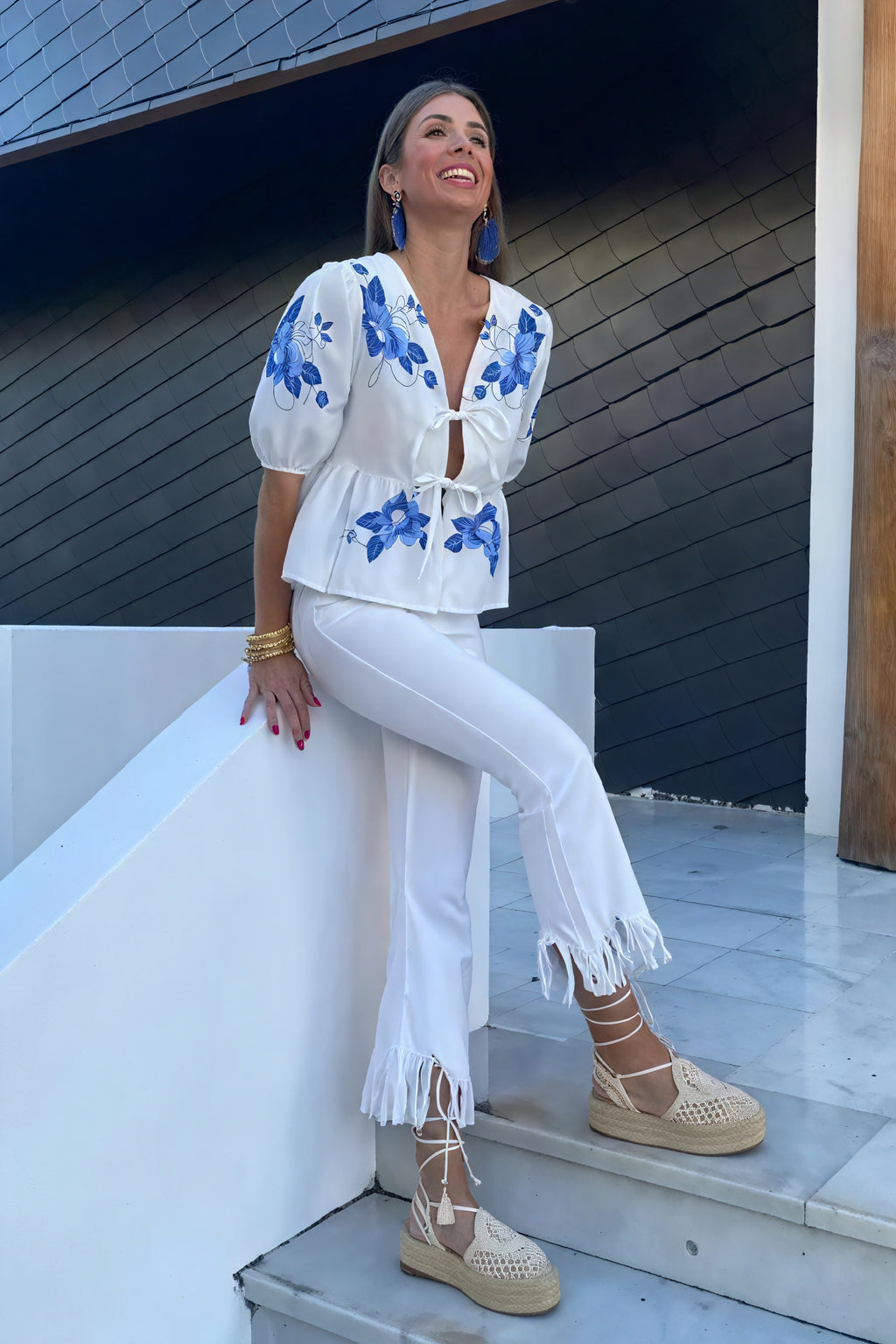 Damen Bluse – Weiß, Blumenstickerei, V-Ausschnitt, Kurze Ärmel, Bindeband-83305-8b94dec0-4230-4bc6-9b55-86bc6e7fc929