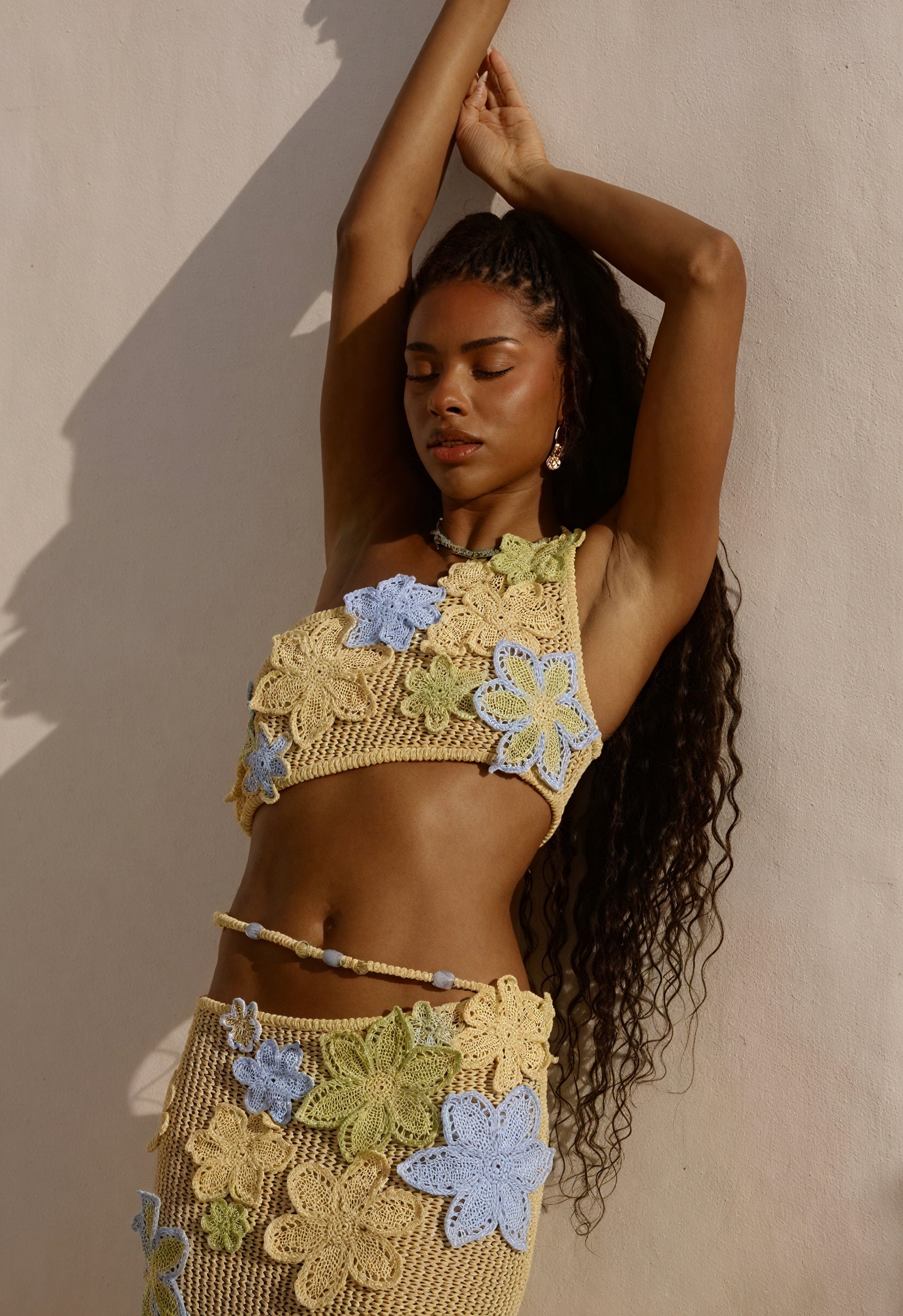 Frauen Häkel Zweiteiler – Blumenapplikationen, Handgefertigt, Sommerlich-83755-cb11c182-4210-43e5-ab30-03a214ae99c1