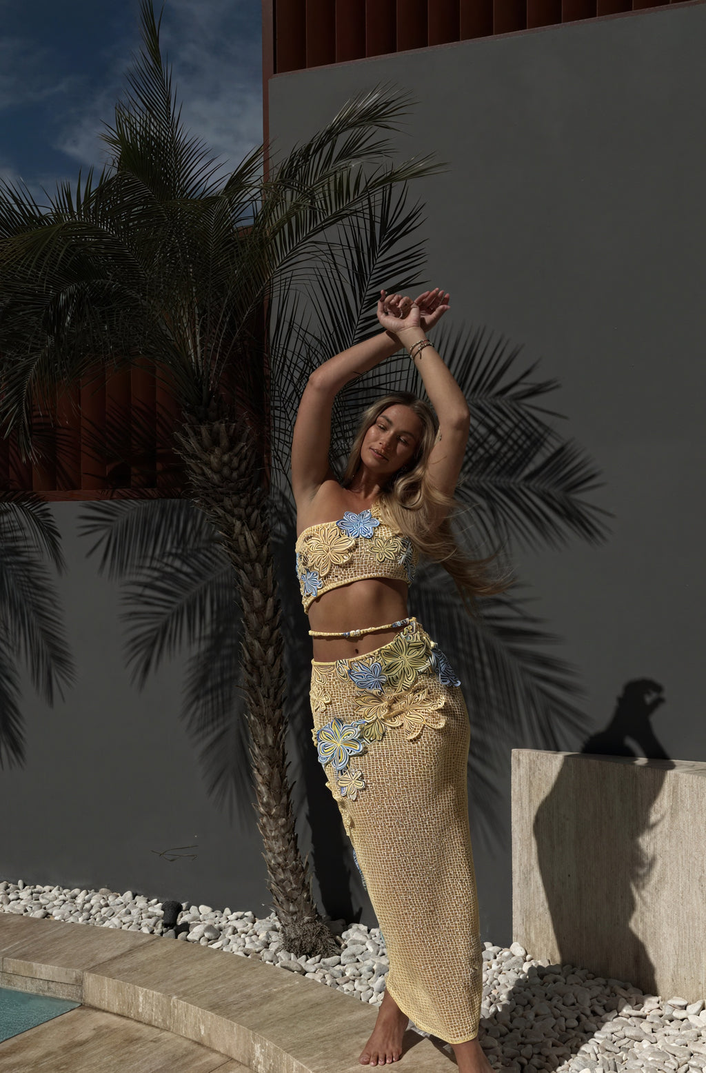 Frauen Häkel Zweiteiler – Blumenapplikationen, Handgefertigt, Sommerlich-83755-fc93c845-cbdd-4326-9d8b-787746015b33