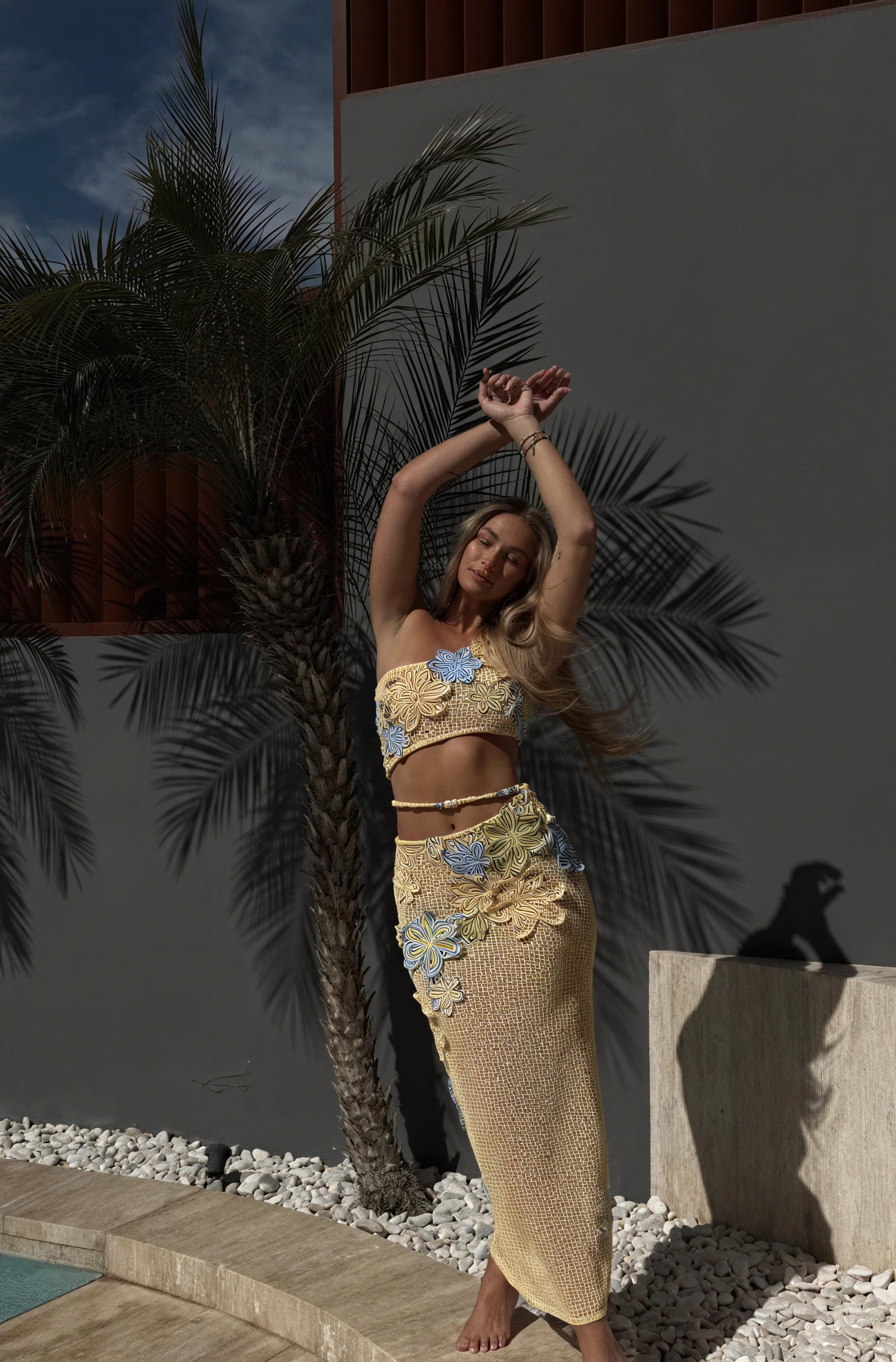 Frauen Häkel Zweiteiler – Blumenapplikationen, Handgefertigt, Sommerlich-83755-fc93c845-cbdd-4326-9d8b-787746015b33