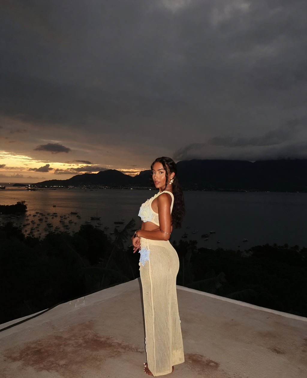 Frauen Häkel Zweiteiler – Blumenapplikationen, Handgefertigt, Sommerlich-83755-f77bcd59-ab15-4e91-bb2a-f237ebc1d73b