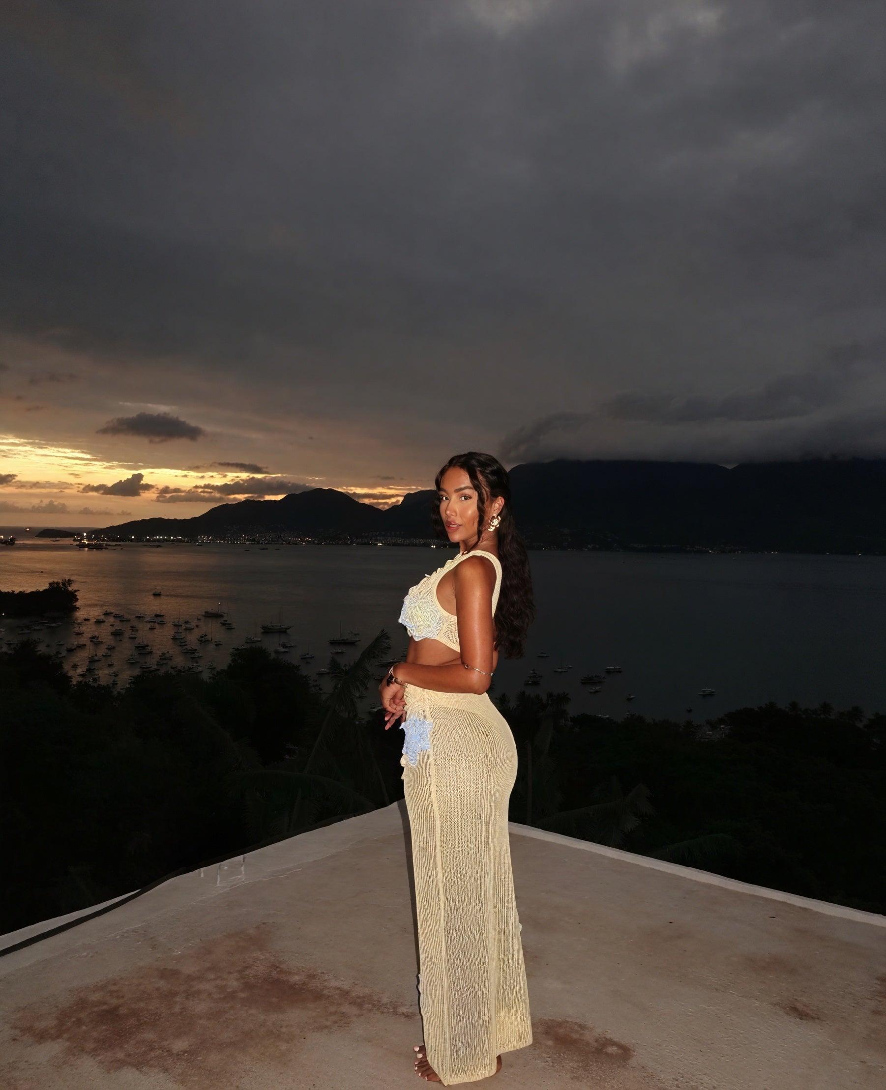 Frauen Häkel Zweiteiler – Blumenapplikationen, Handgefertigt, Sommerlich-83755-f77bcd59-ab15-4e91-bb2a-f237ebc1d73b