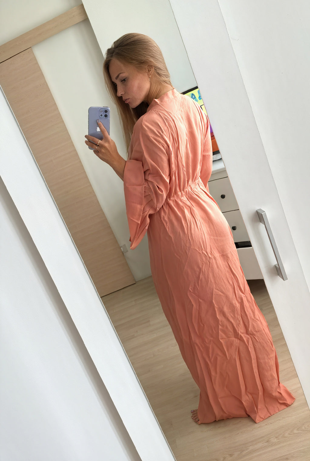 Damen Maxi-Kleid – V-Ausschnitt, Lange Ärmel, Bindegürtel, Fließend-83779-3a15a49a-89e6-4588-9553-7f12f504f025