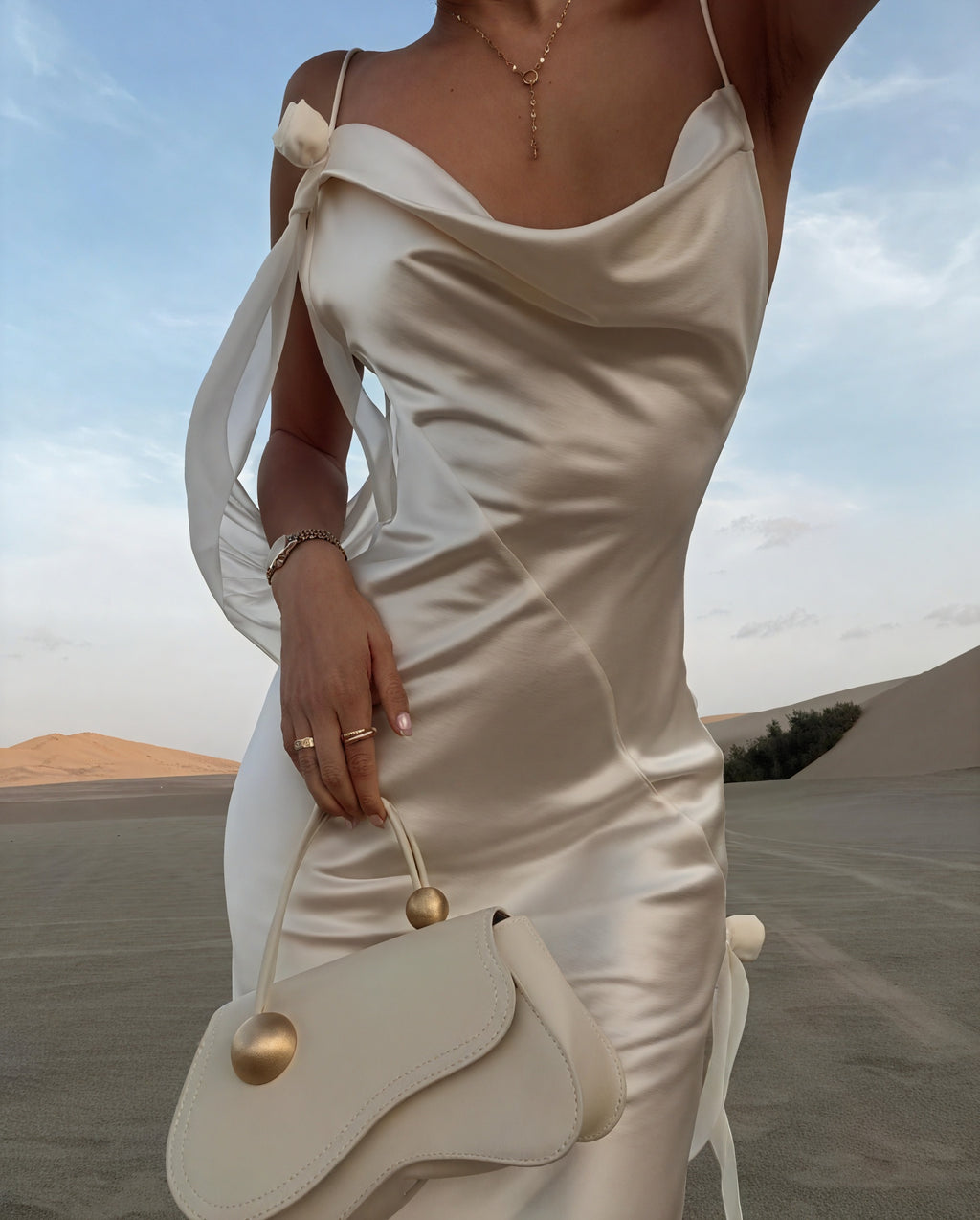 Damen Satin Maxikleid – Wasserfallausschnitt, Spaghettiträger, bodenlang-83831-8a96ab4d-4552-48b9-878d-c9759d2be7fe