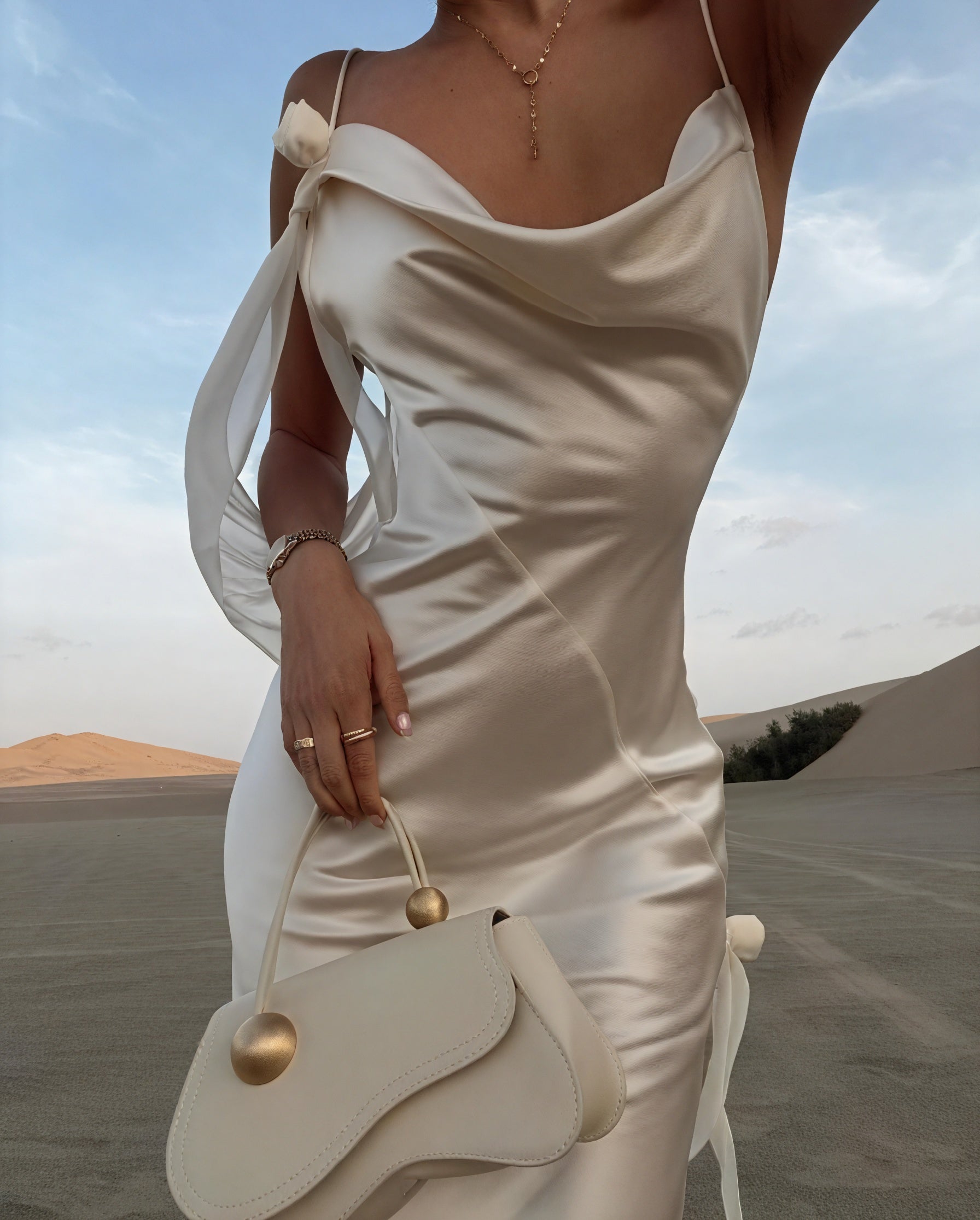 Damen Satin Maxikleid – Wasserfallausschnitt, Spaghettiträger, bodenlang-83831-8a96ab4d-4552-48b9-878d-c9759d2be7fe