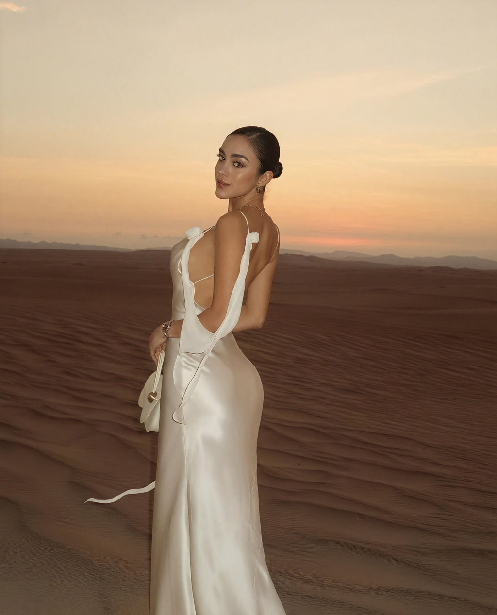 Damen Satin Maxikleid – Wasserfallausschnitt, Spaghettiträger, bodenlang-83831-d4f4cd73-b226-4ea6-896e-346cab14bc5f