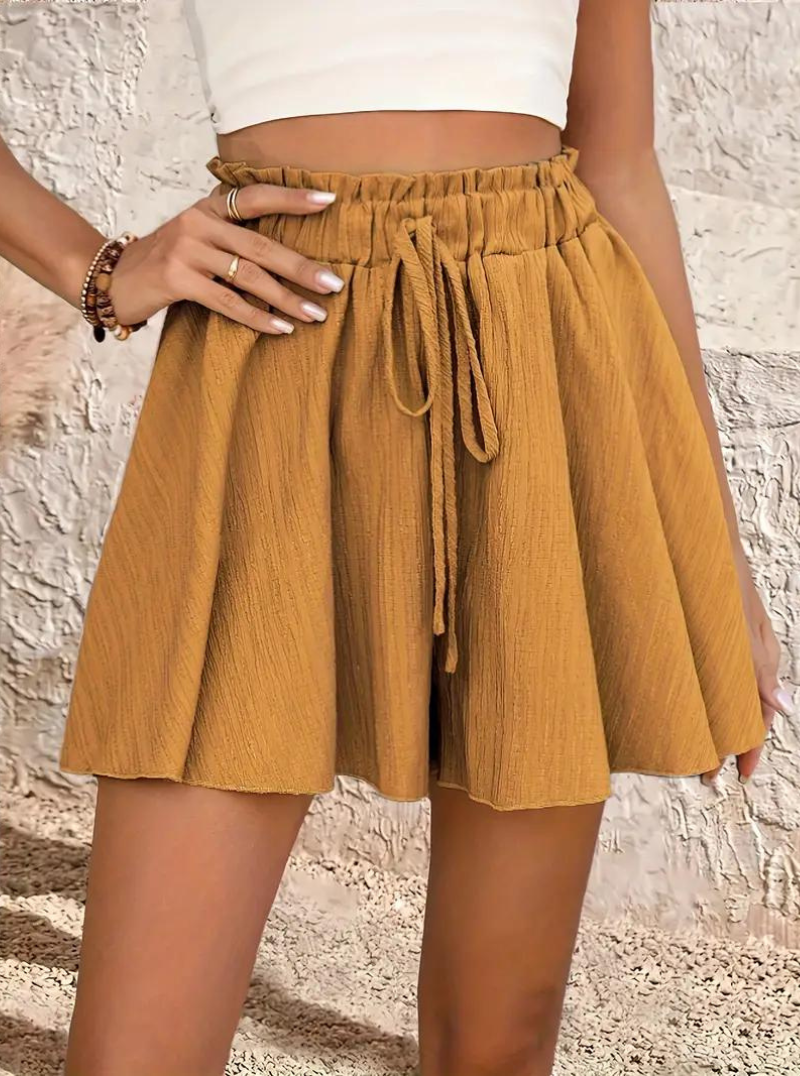 Fließende High-Waist Shorts mit Textur