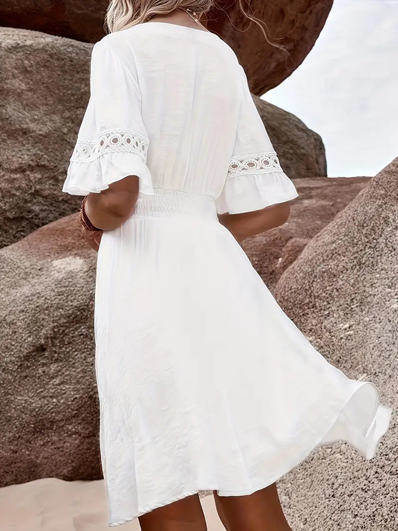 Geblümtes Kleid mit Spitzendetails