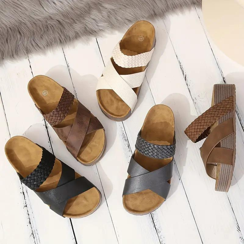Stilvolle Plateau Sandalen mit geflochtenen Details