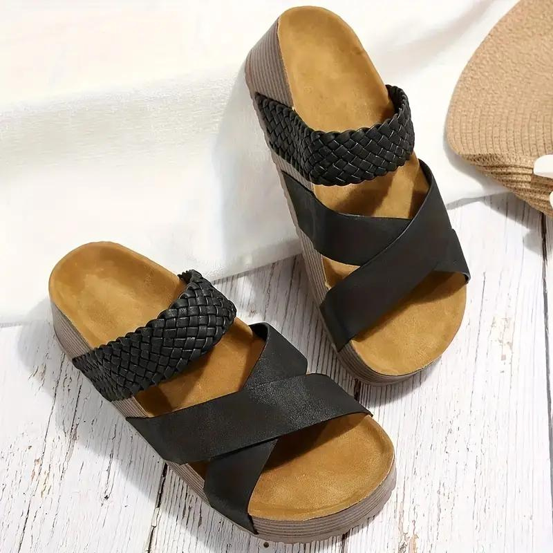 Stilvolle Plateau Sandalen mit geflochtenen Details