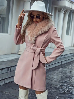 Damen Mantel Rosa mit Kunstfellkragen und Bindegürtel, Eleganter Schnitt-39520-fbd6d2ff-3859-44a6-98af-8ba65cdd1d3c