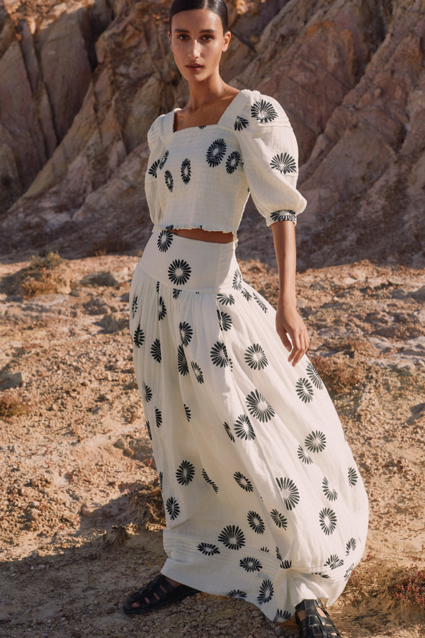 Sommerliches Ensemble mit Blumenmuster