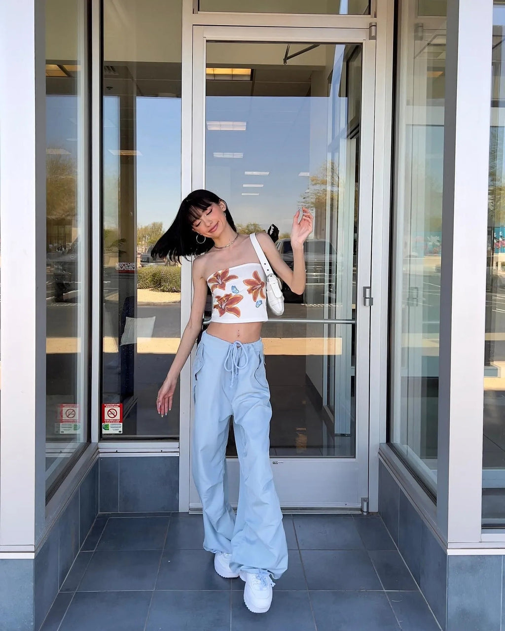 Geblümtes Trägertop mit Schmetterlingen