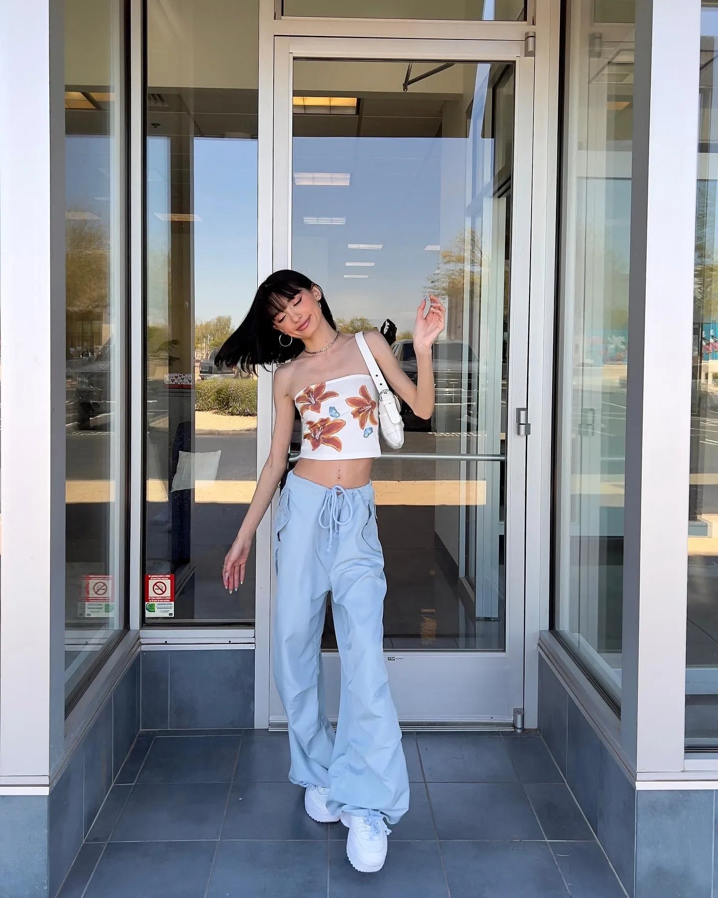 Geblümtes Trägertop mit Schmetterlingen