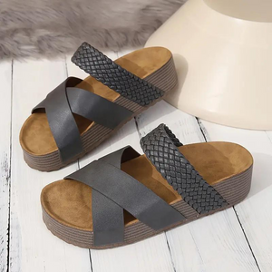 Stilvolle Plateau Sandalen mit geflochtenen Details