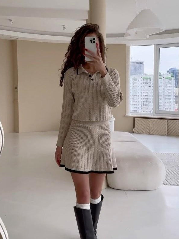 Geripptes Strick-Ensemble: Polo & Minirock