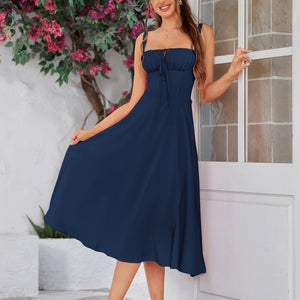 Sommerliches Midi-Kleid mit zarten Details