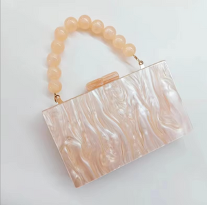 Elegante Clutch mit Perlen-Henkel