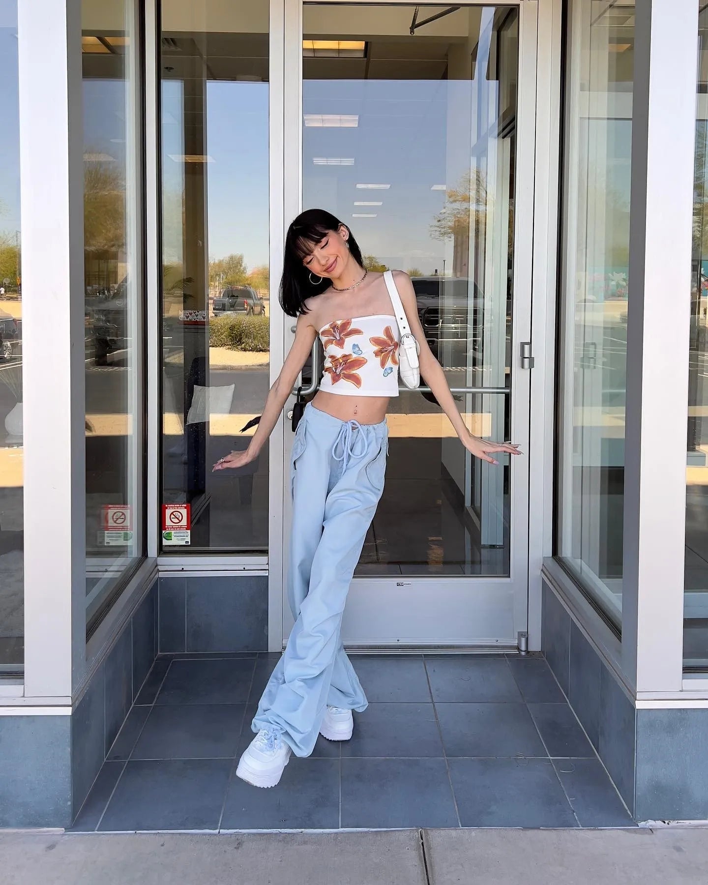 Geblümtes Trägertop mit Schmetterlingen