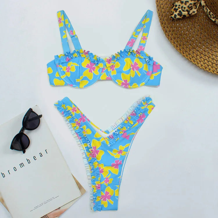 Verspielter Bikini mit Rüschen & Blumenmuster