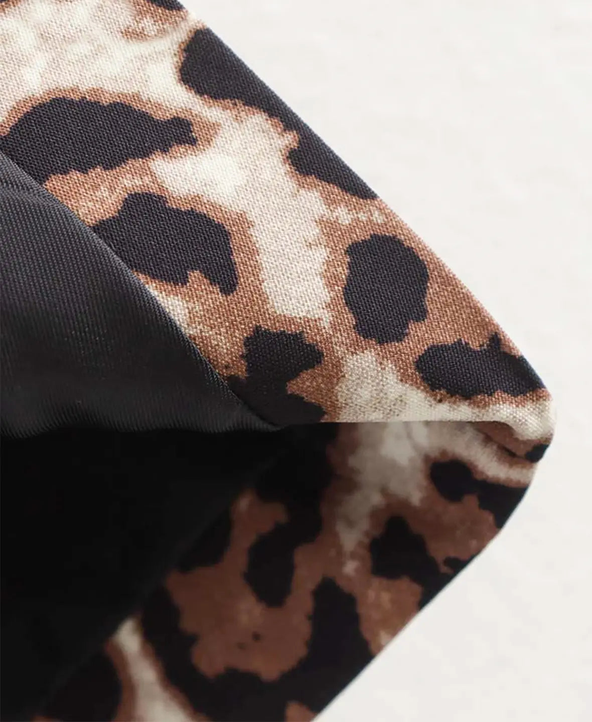 Taillenbetonte Weste mit Animal-Print