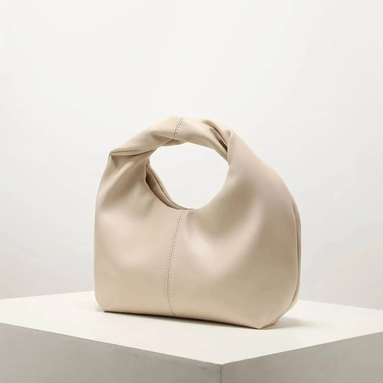 Elegante Handtasche mit Knotendetail