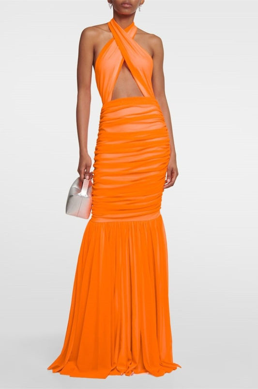 Fließendes Kleid mit Halterkragen
