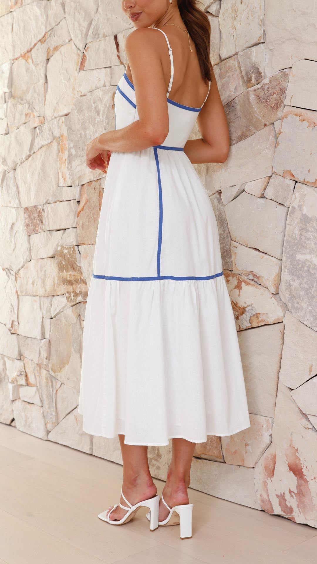 Sommerliches Kleid mit zarten Trägern