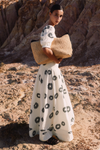 Sommerliches Ensemble mit Blumenmuster