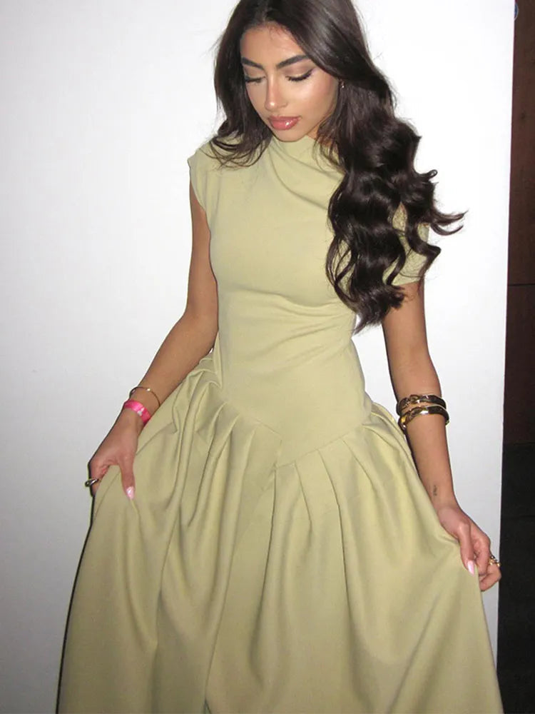 Elegantes Kleid mit asymmetrischem Design