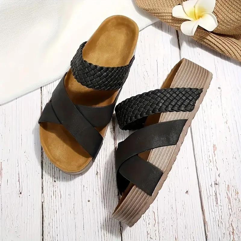 Stilvolle Plateau Sandalen mit geflochtenen Details