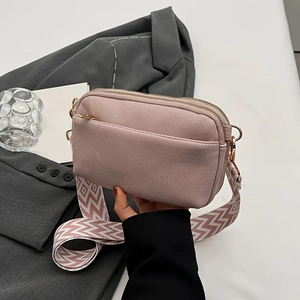 Moderne Crossbody Handtasche mit Musterriemen